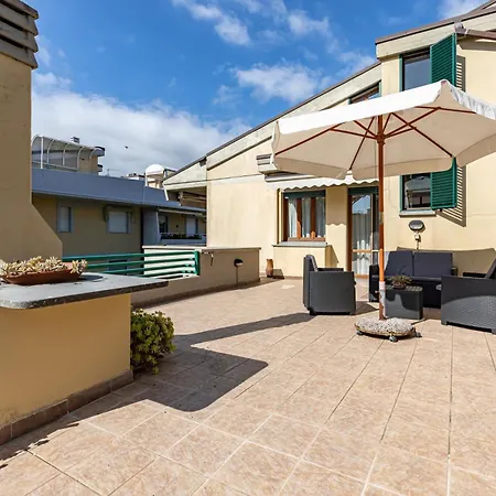 Guesthost - Two-levels With Terrace And Parking Apartmán Viareggio